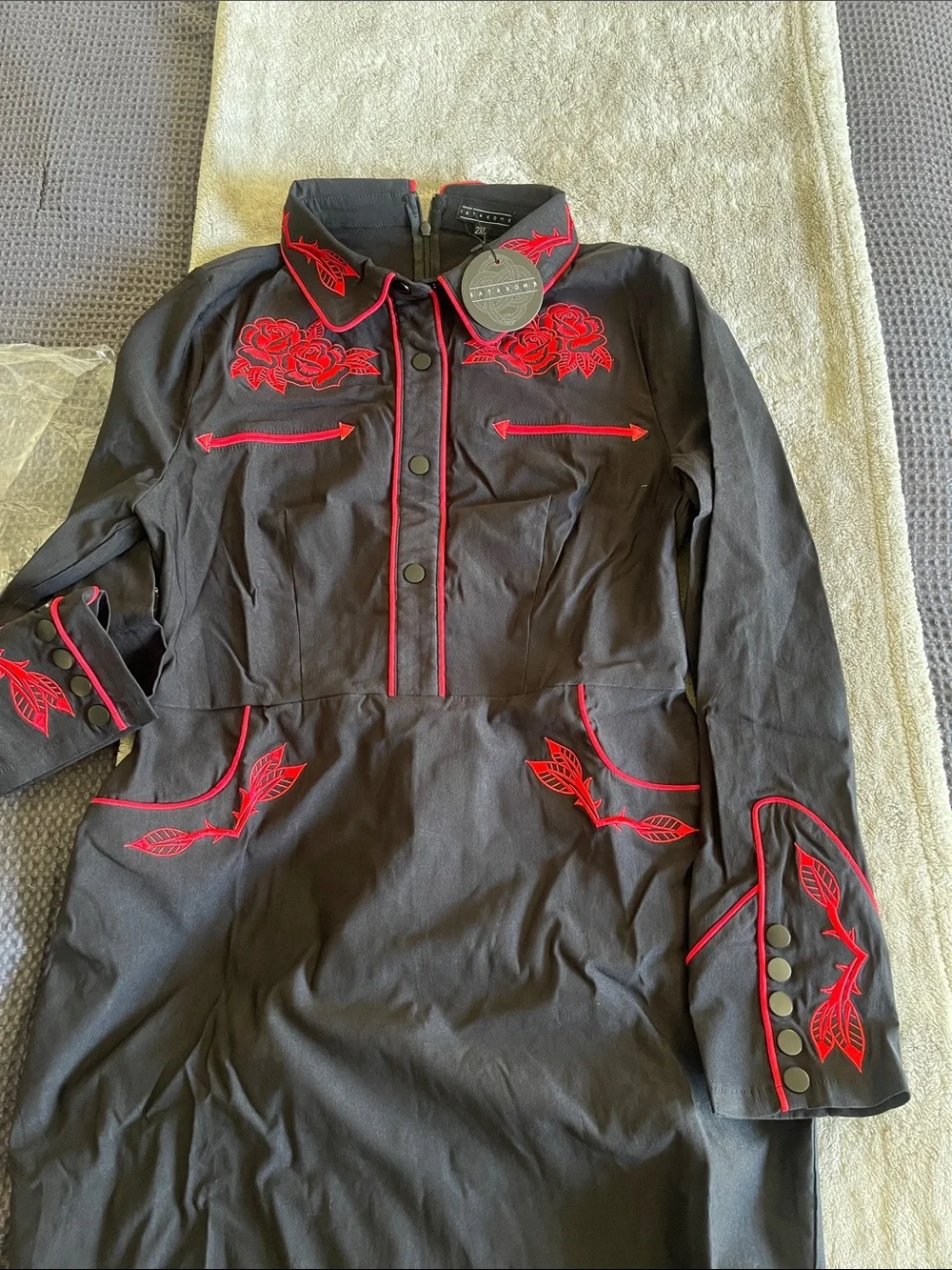 Black Fitted Dress with Red Rose Embroidery - Picture 2 of 5